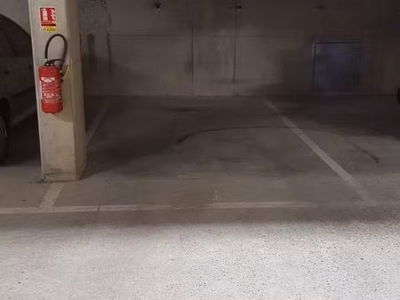place de parking sous-sol-accès sécurisé-firmis/cité de l'espace