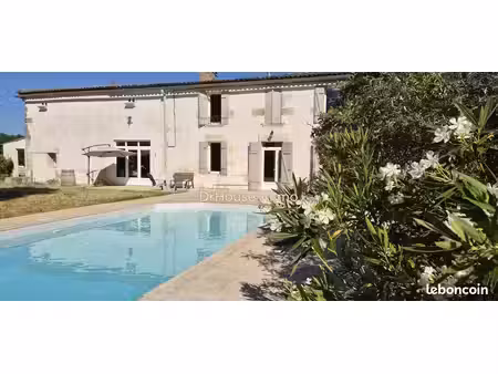 maison 10 pièces 241 m²