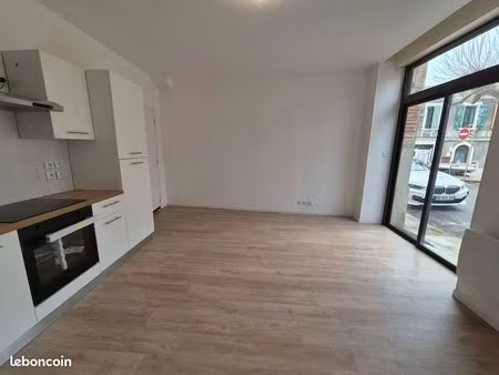 ?studio rénové 35 m² – plein centre du fousseret – tout à pied