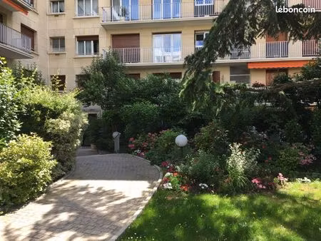 studette 12m2. st maur / la varenne