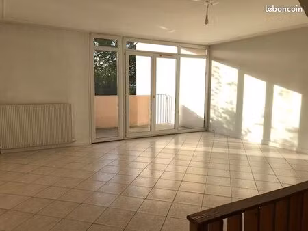 triplex avec terrasse ensoleillée