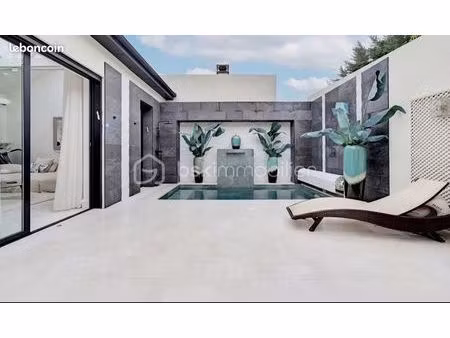 maison 8 pièces 460 m²