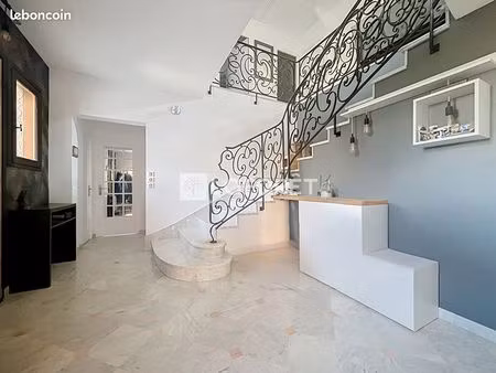 maison 5 pièces 223 m²