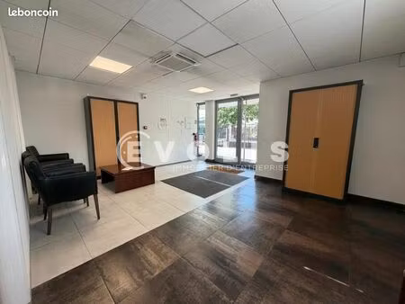 bureaux 151 m²
