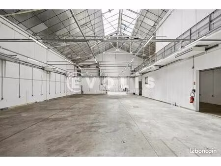 local d'activité 1 220 m²
