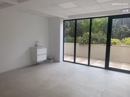 local commercial 63 m² st cyr sur mer