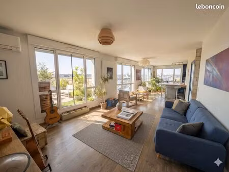 appartement lumineux avec terrasse - panoramique – bassins à flot / chartrons – parking – 