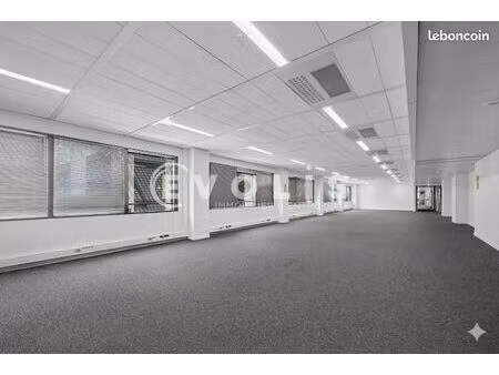 bureaux 682 m²
