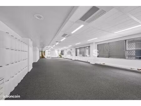 bureaux 914 m²