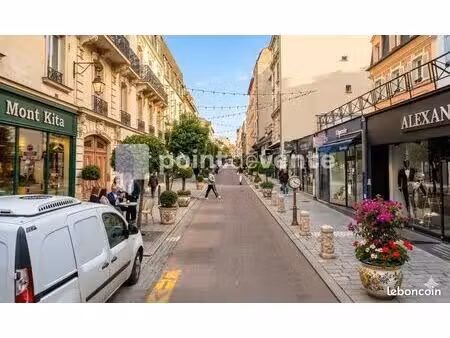 local commercial 200 m²