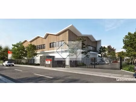 local d'activité 451 m²