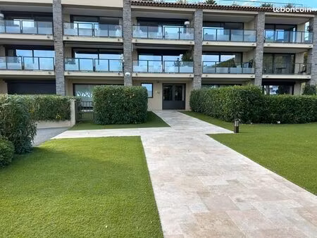 bel appartement à louer usage pro idéalement situé avec vue mer