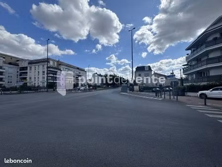 local commercial 801 m²