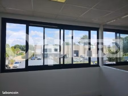 bureau 79 m²