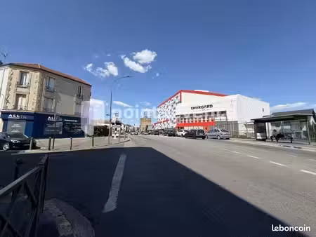 local industriel 1 100 m²