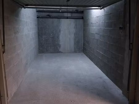 box / parking avec lumière