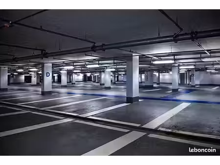place de parking souterrain sécurisé disponible