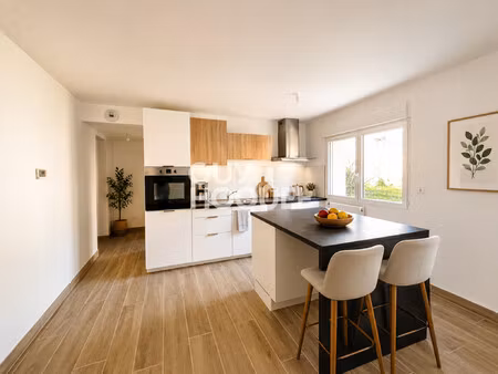 à louer – t2 avec terrasse et jardin privatif – voiron centre