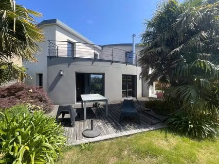 maison elegante et contemporaine