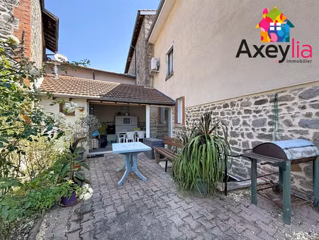 a vendre - secteur saint martin lestra - maison de village avec cour et terrain non attena