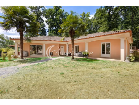 superbe maison de plain-pied d'environ 160 m2 sur un magnifi