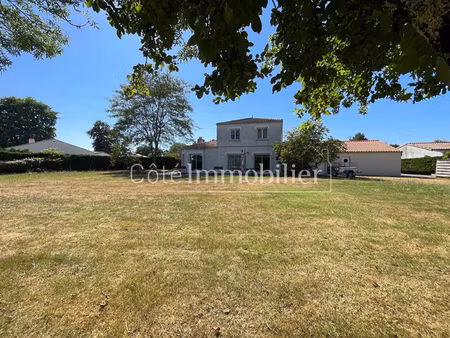 maison bouaye 6 pièce(s) 165.22 m2