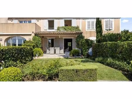 villa avec piscine et jardin gassin (83)