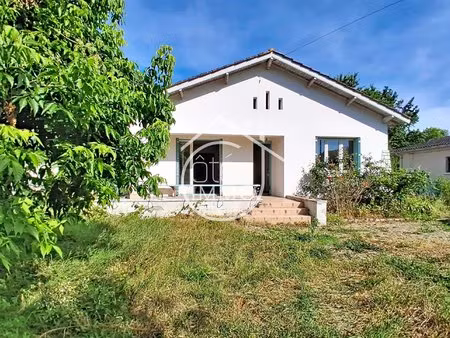 pineuilh : villa plain-pied à rénover 124 m² 3 chambres jardin 1485 m²