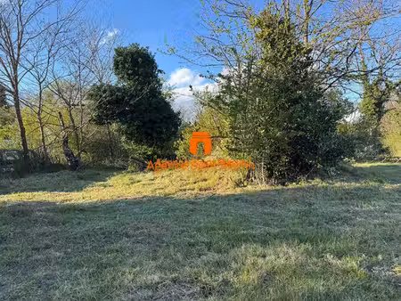beau terrain viabilisé de 794 m²