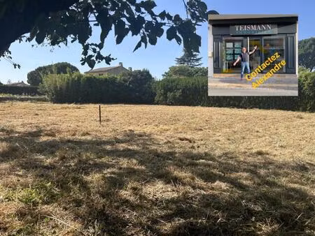 terrain constructible de 689 m² à mallemort