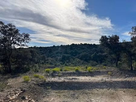 terrain de 2020m² constructible viabilisé à saint restitut