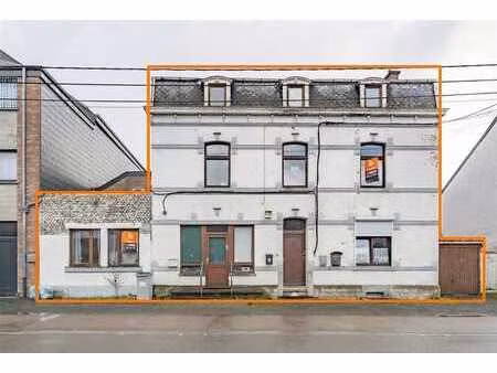 immeuble avec 4 appartements aménagés – fort potentiel!
