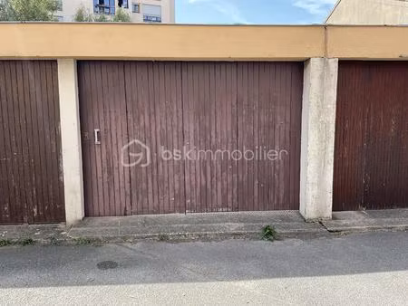 parking de 16 m² à fresnes