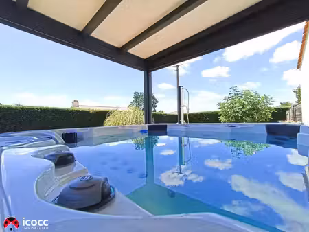 maison familiale 3 chambres et un bureau avec véranda  pergola - spa et garage