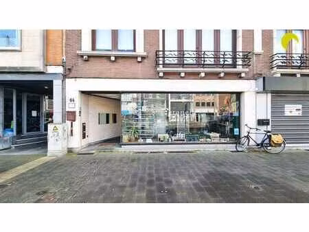 handelsruimte op zéér commerciële locatie!