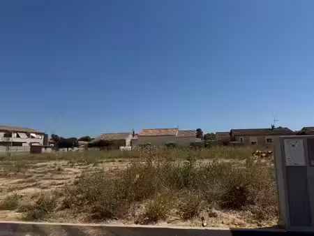 vente terrain 444 m² à le cailar (30740)  144 900 €