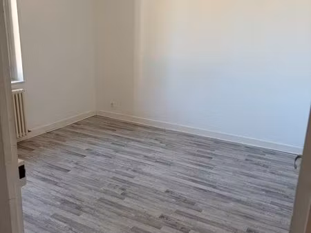 location f3 - 70m² + garage et cour