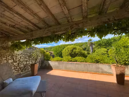 maison de caractere avec superbe jardin et vue
