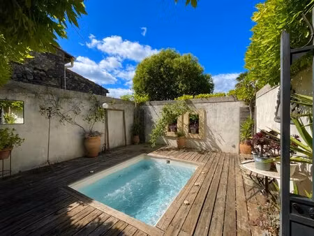 maison de caractere avec superbes jardins et vue