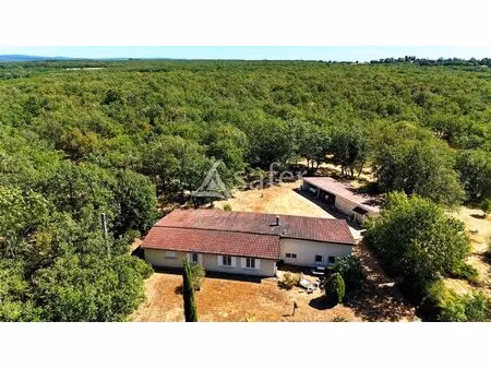 ancienne bergerie reconvertie en une agréable habitation sur 5