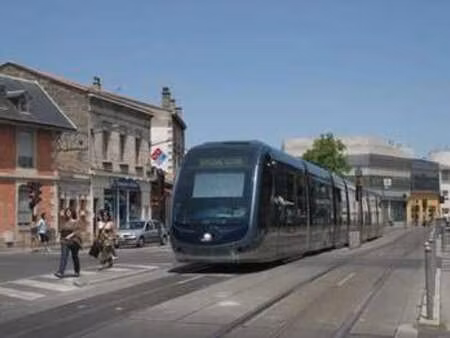 location appartement 3 pièces à bordeaux (33000) : à louer 3 pièces / 65m² bordeaux