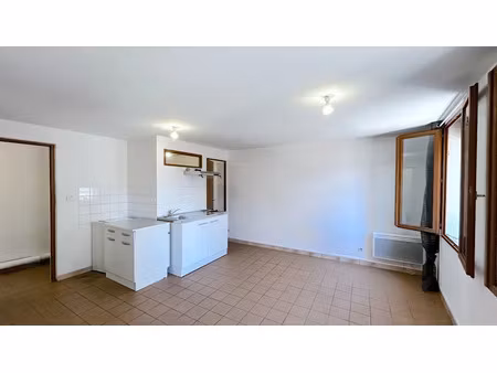 location appartement 1 pièce 22.39 m² à saint-savin (33920)  340 €