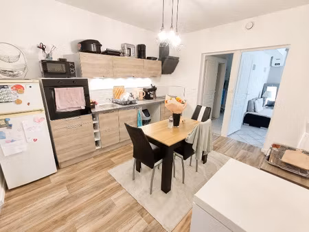 immeuble de rapport composé de 2 appartements indépendants.
