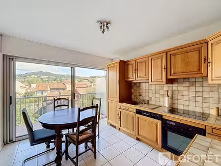 grand t4 de 101 m² avec garage  balcon et vue dégagée