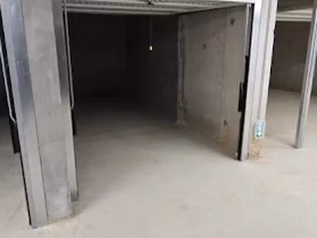 location parking 13.27 m² à ajaccio (20000)  120 €