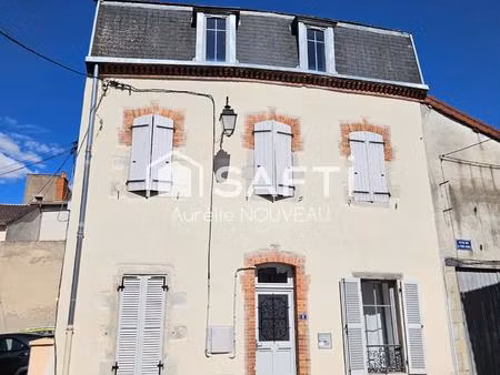 grande maison restaurée  centre ville avec extérieur