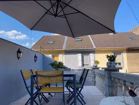maison avec terrasse et jardin
