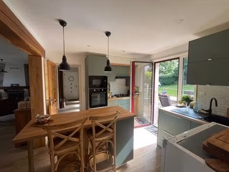 maison située à saint yvi  proche commodités