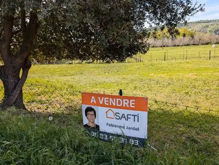 terrain proche de la voie verte et des commodites