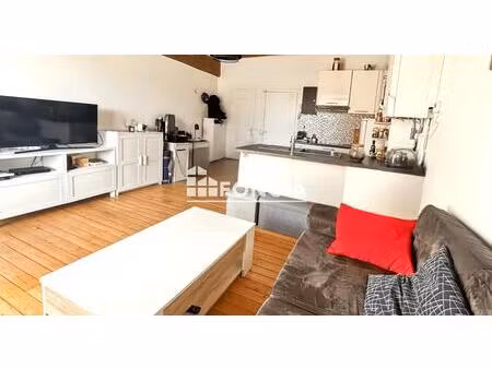 appartement rénové • 2 stationnements privatifs • charges env. 20 €/mois • aucun travaux